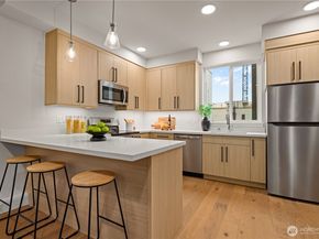 105 D NW 39th Street, Seattle WA 98107