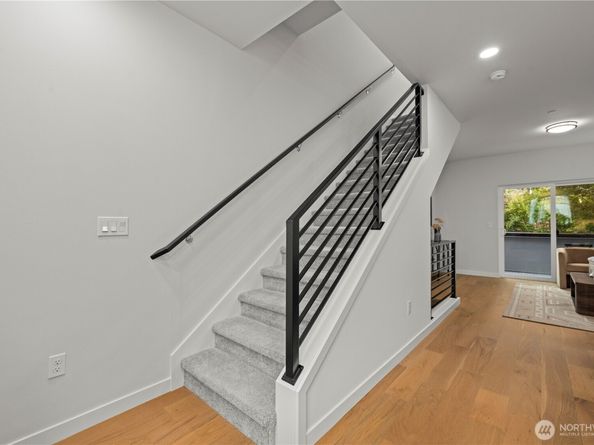 105 D NW 39th Street, Seattle WA 98107