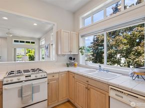 327 2nd Avenue S, Kirkland WA 98033