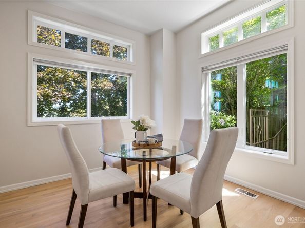327 2nd Avenue S, Kirkland WA 98033