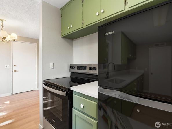 511 S 317th Street, Federal Way WA 98003