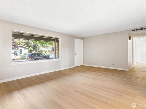 511 S 317th Street, Federal Way WA 98003