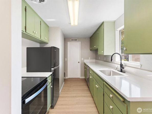 511 S 317th Street, Federal Way WA 98003