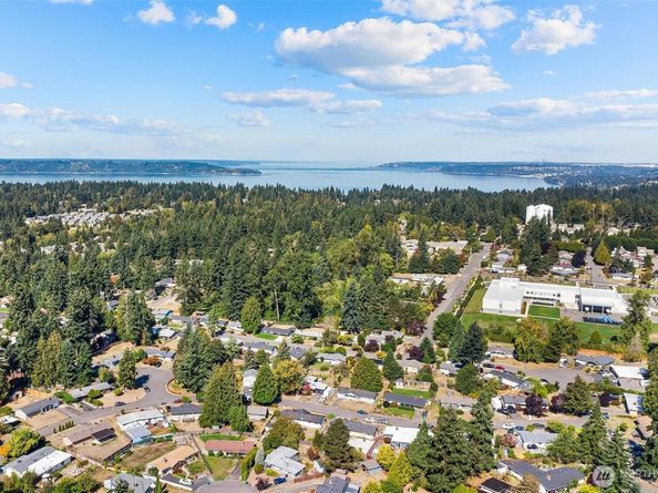 511 S 317th Street, Federal Way WA 98003