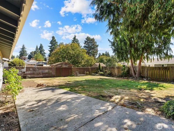 511 S 317th Street, Federal Way WA 98003