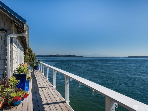 13037 SW Bachelor Road, Vashon WA 98070