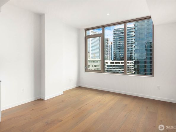 10232 NE 10th Street 911, Bellevue WA 98004