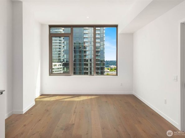 10232 NE 10th Street 911, Bellevue WA 98004