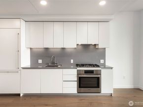 10232 NE 10th Street 911, Bellevue WA 98004