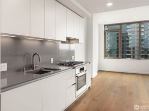10232 NE 10th Street 911, Bellevue WA 98004