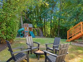 1061 NW 167th St, Shoreline WA 98177