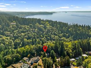 1061 NW 167th St, Shoreline WA 98177