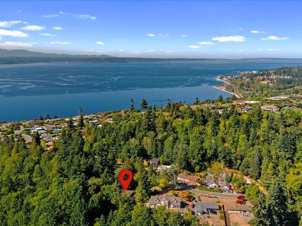 1061 NW 167th St, Shoreline WA 98177