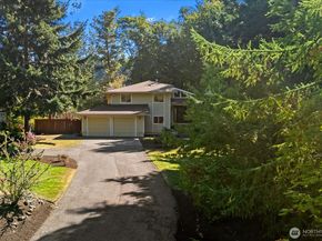 1061 NW 167th St, Shoreline WA 98177