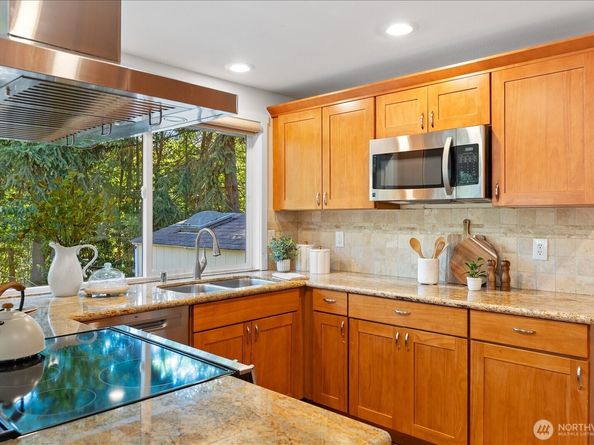 1061 NW 167th St, Shoreline WA 98177