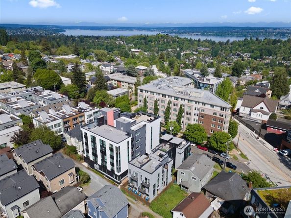 109 22nd Avenue E C, Seattle WA 98112