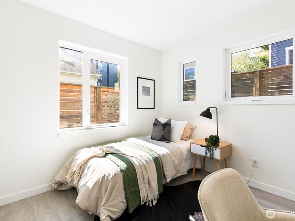 109 22nd Avenue E C, Seattle WA 98112