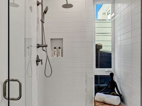 1227 E Roy Street, Seattle WA 98102