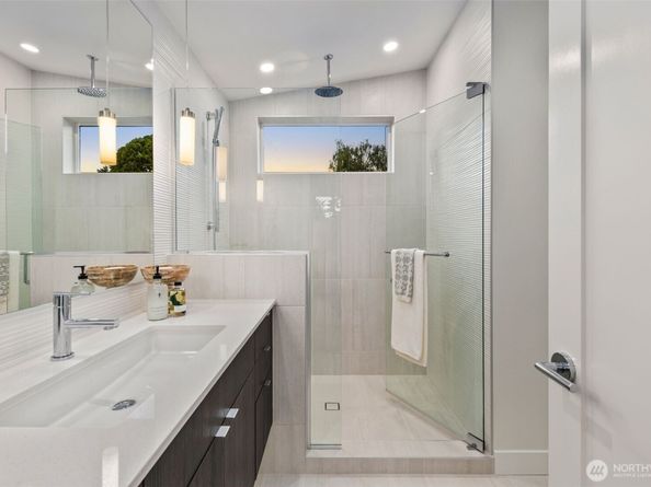 2665 51st Ave SW, Seattle WA 98116