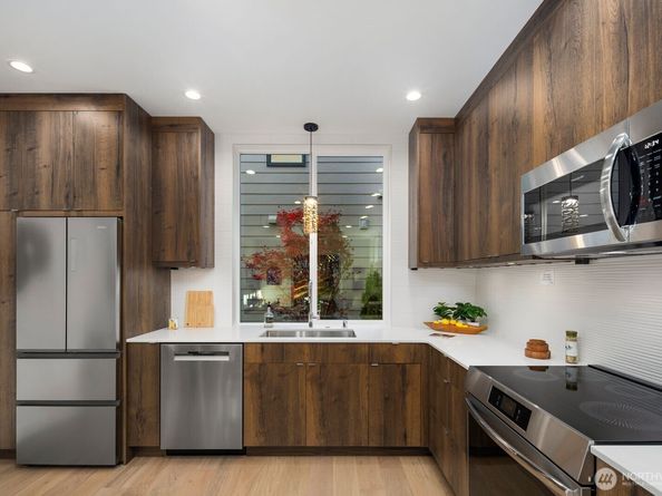 2665 51st Ave SW, Seattle WA 98116