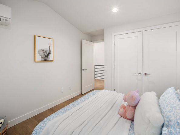 2665 51st Ave SW, Seattle WA 98116