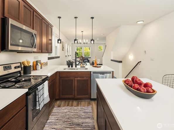 7163 27th Avenue SW, Seattle WA 98106