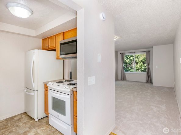 8911 Holly Drive 207, Everett WA 98208