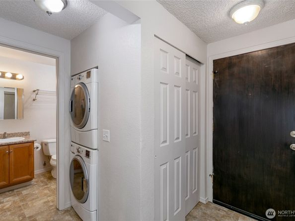 8911 Holly Drive 207, Everett WA 98208