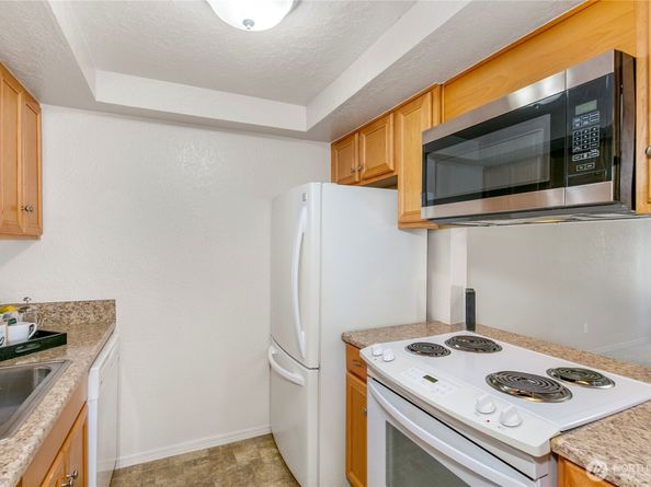 8911 Holly Drive 207, Everett WA 98208