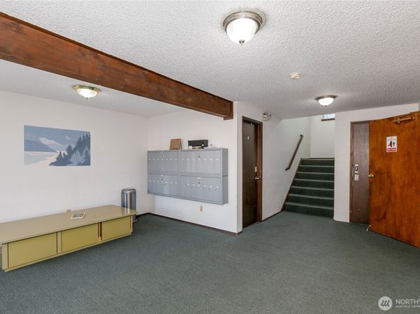 8911 Holly Drive 207, Everett WA 98208