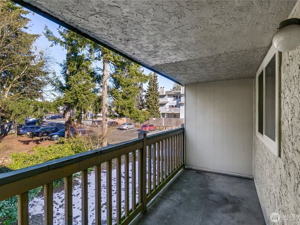 8911 Holly Drive 207, Everett WA 98208