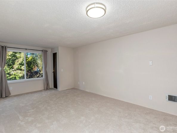 8911 Holly Drive 207, Everett WA 98208
