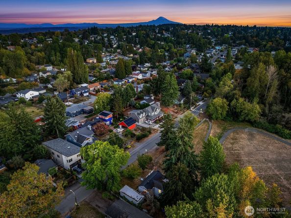 6745 18th Avenue SW, Seattle WA 98106