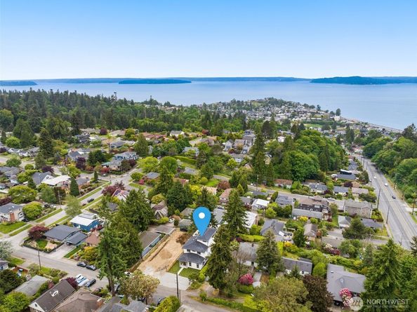 2727 50th Avenue SW, Seattle WA 98116