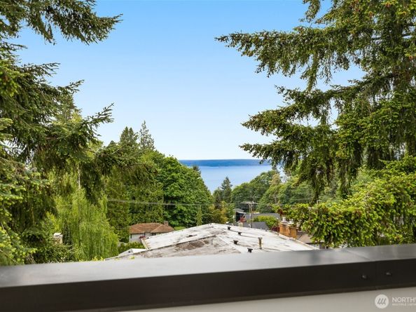 2727 50th Avenue SW, Seattle WA 98116