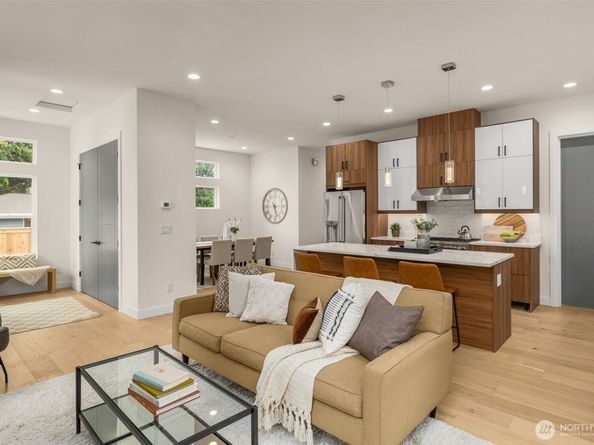 2727 50th Avenue SW, Seattle WA 98116