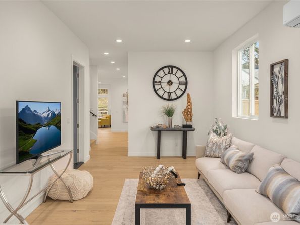 2727 50th Avenue SW, Seattle WA 98116