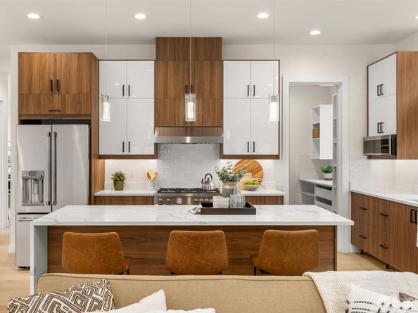 2727 50th Avenue SW, Seattle WA 98116