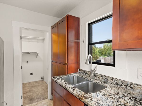 3723 W D Street, Bremerton WA 98312