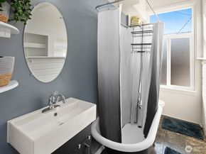 22 John Street 10, Seattle WA 98109