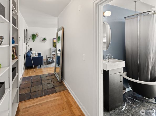 22 John Street 10, Seattle WA 98109