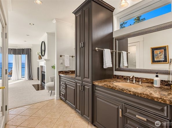 10052 Edgecombe Place NE, Bainbridge Island WA 98110