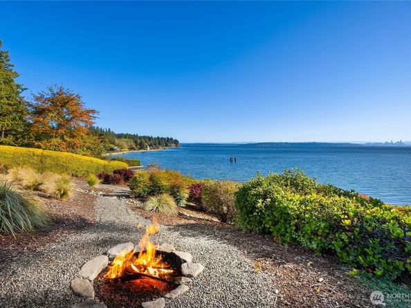10052 Edgecombe Place NE, Bainbridge Island WA 98110