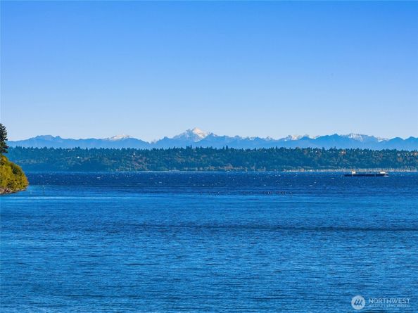 10052 Edgecombe Place NE, Bainbridge Island WA 98110