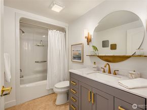 10052 Edgecombe Place NE, Bainbridge Island WA 98110
