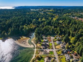 10052 Edgecombe Place NE, Bainbridge Island WA 98110