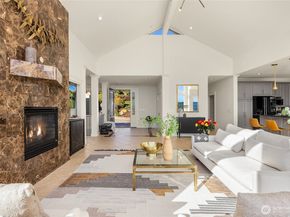 10052 Edgecombe Place NE, Bainbridge Island WA 98110