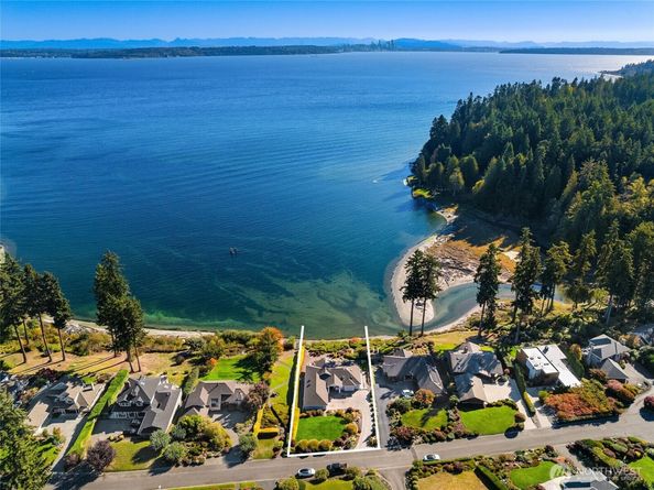 10052 Edgecombe Place NE, Bainbridge Island WA 98110
