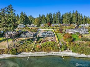 10052 Edgecombe Place NE, Bainbridge Island WA 98110