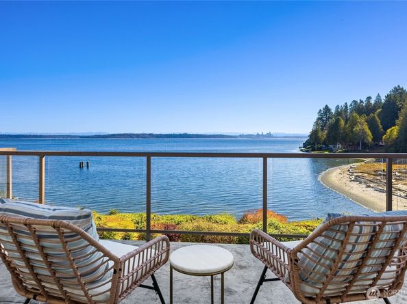 10052 Edgecombe Place NE, Bainbridge Island WA 98110